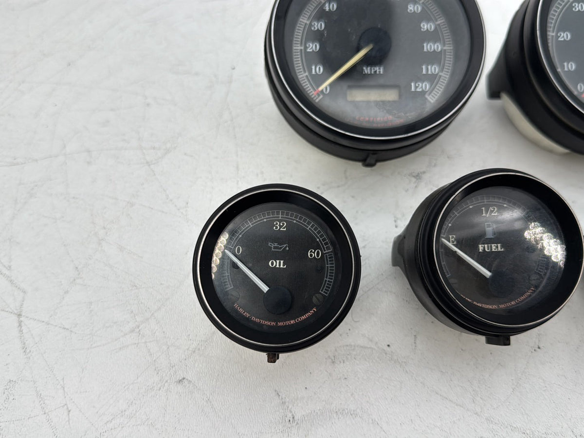 1999 - 2006 Harley-Davidson Touring Electra Glide Classic Air Oil Volt Fuel Tacho Speedo Gauges 60677-94A