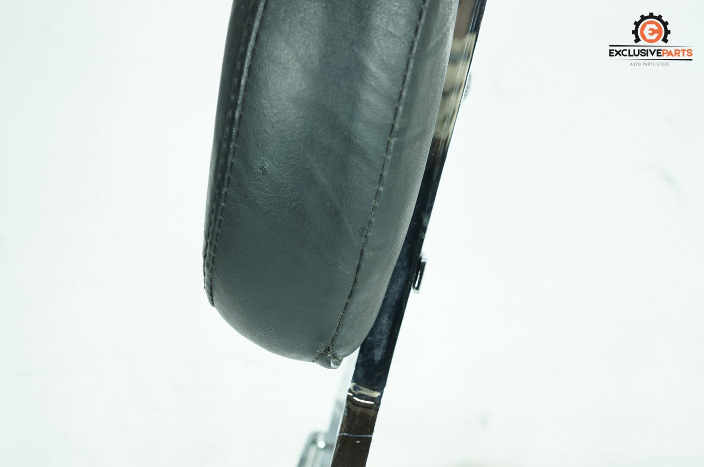 2000 - 2006 Harley-Davidson Softail Heritage Classic Rear Sissy Bar w/ Backrest Cushion Pad 52731-00