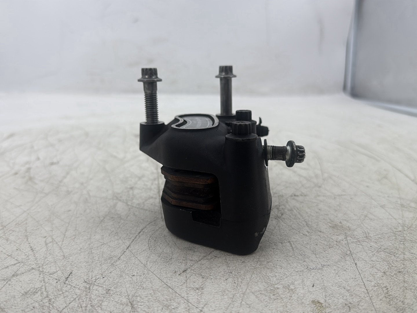 2004 Harley Road King Touring Custom FLHRSI OEM Front Left 1 Brake Caliper
