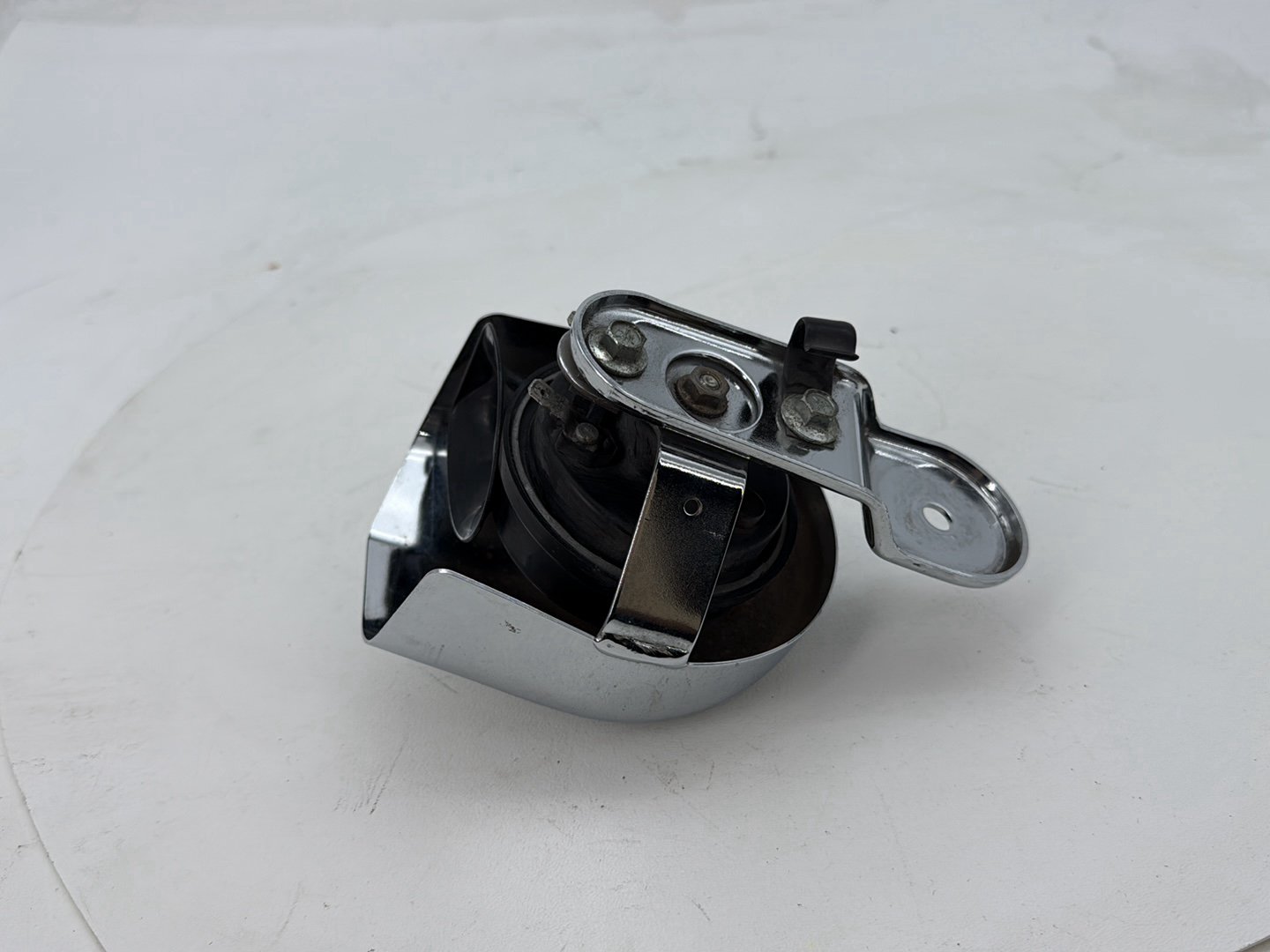 2007 Harley Street Glide Touring FLHX OEM Horn Signal Klaxon Chrome Cover