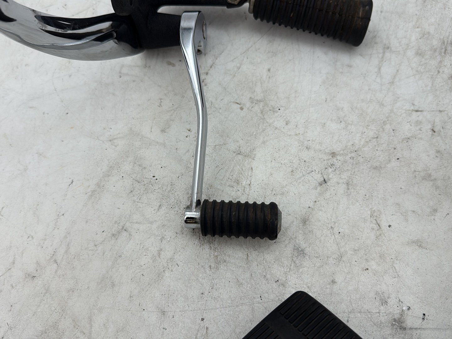 2012 Harley Dyna FXDF Fat Bob OEM Left Right Foot Brake Control Pegs