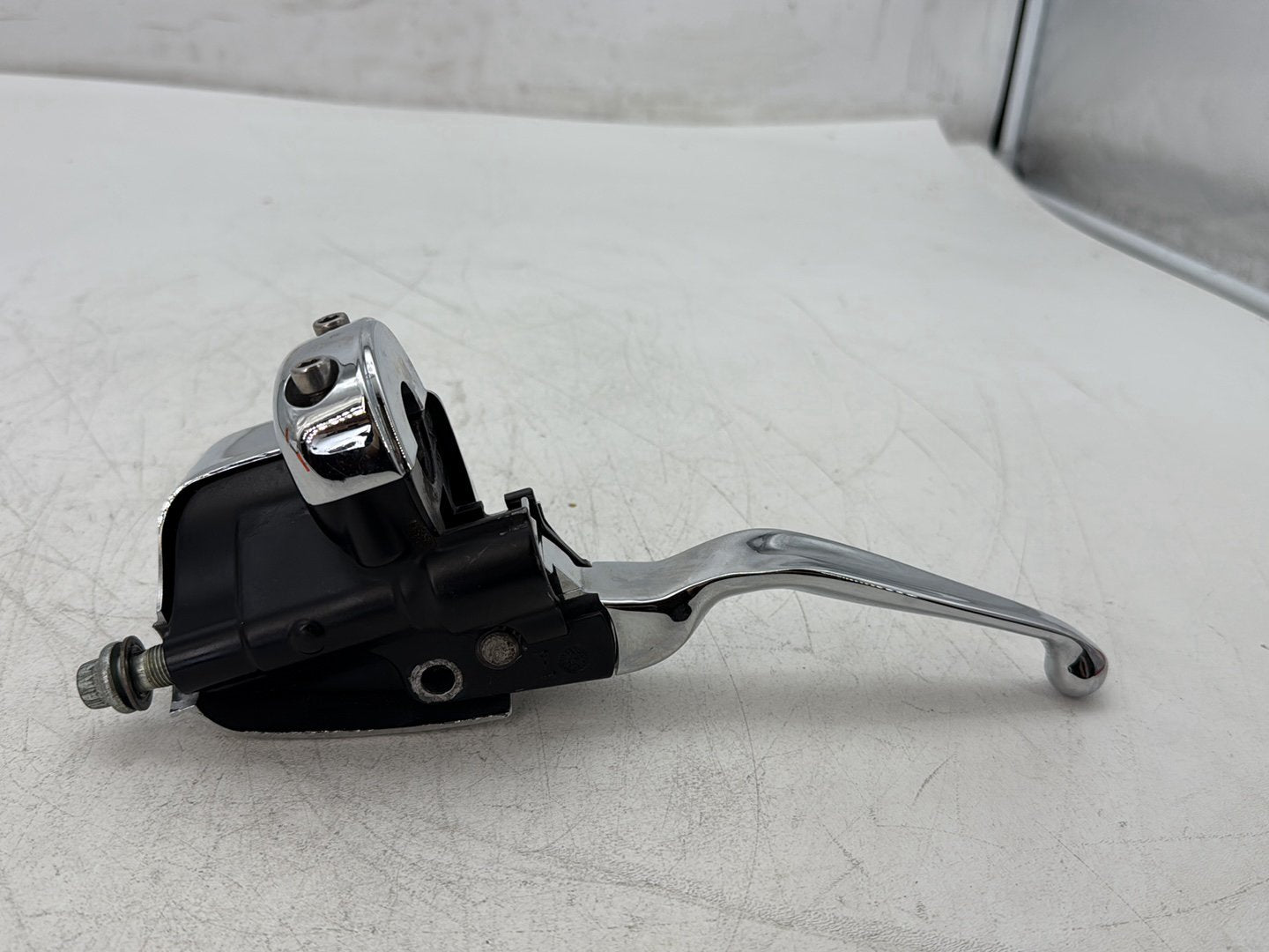 2000 Harley Dyna FXDWG Wide Glide OEM Front Right Brake Lever Master Cylinder
