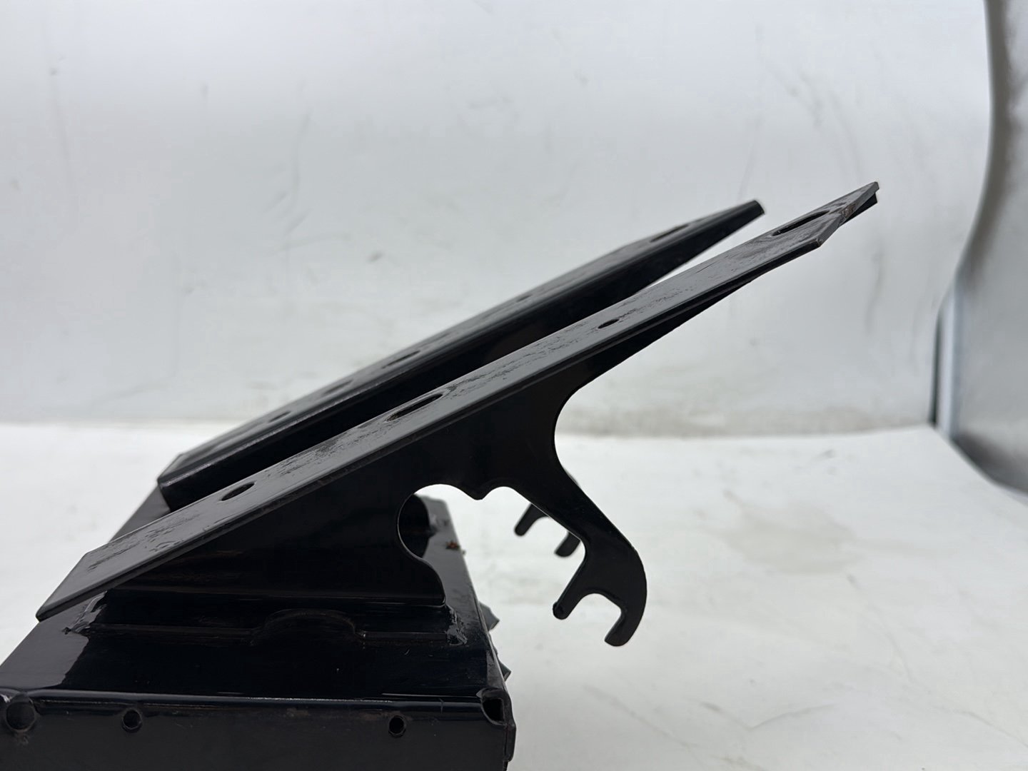 2005 Harley Road Glide Touring FLTRI OEM Inner Fairing Mount Support Bracket