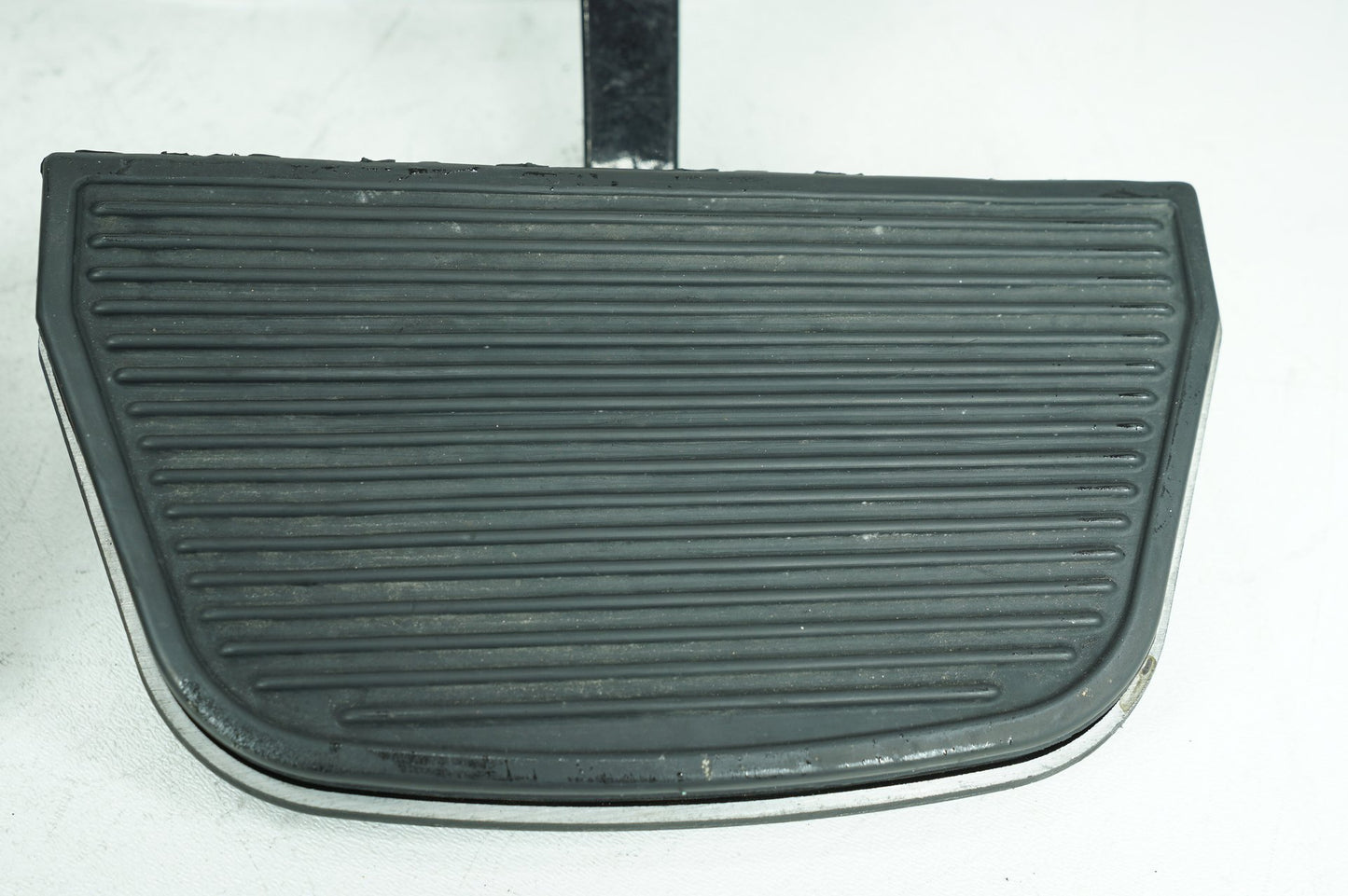 2007 - 2013 Harley-Davidson Touring Electra Glide Ultra Left Right Driver & Pass Floorboard Foot Rest 50614-06