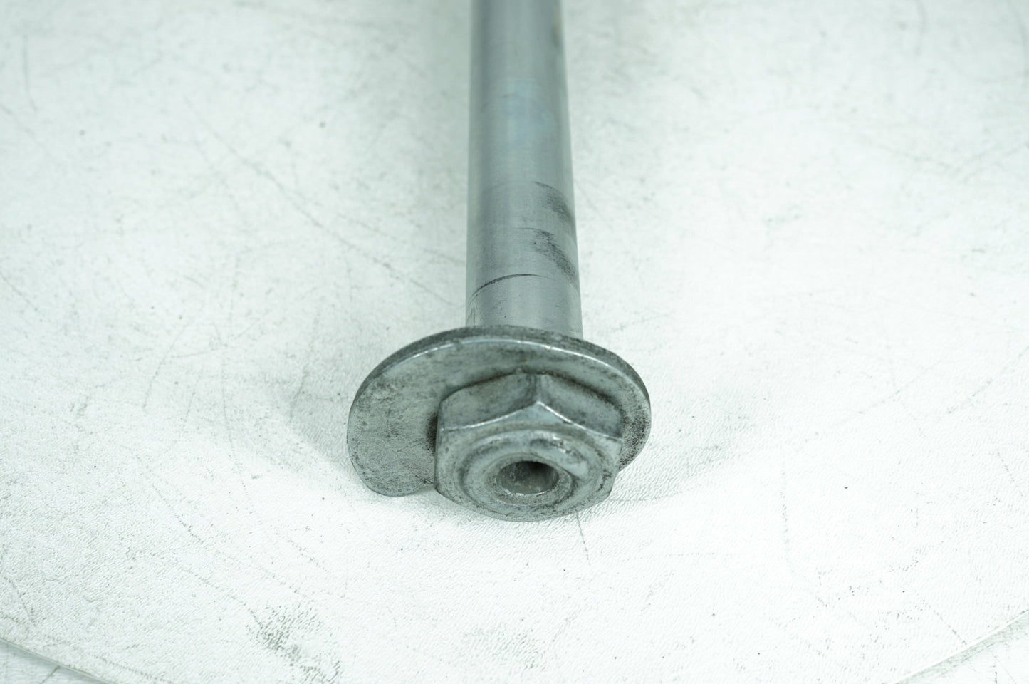 2008 - 2016 Harley-Davidson Touring Electra Glide Ultra Rear Wheel Axle Bolt Shaft 	43000002