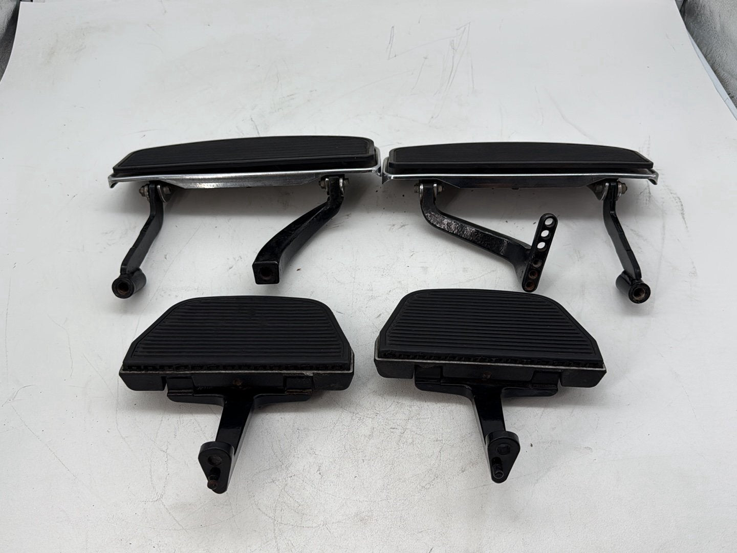 2006 Harley Touring FLHTCI Electra Glide Classic OEM Left Right Driver & Pass Floorboard Foot Rest