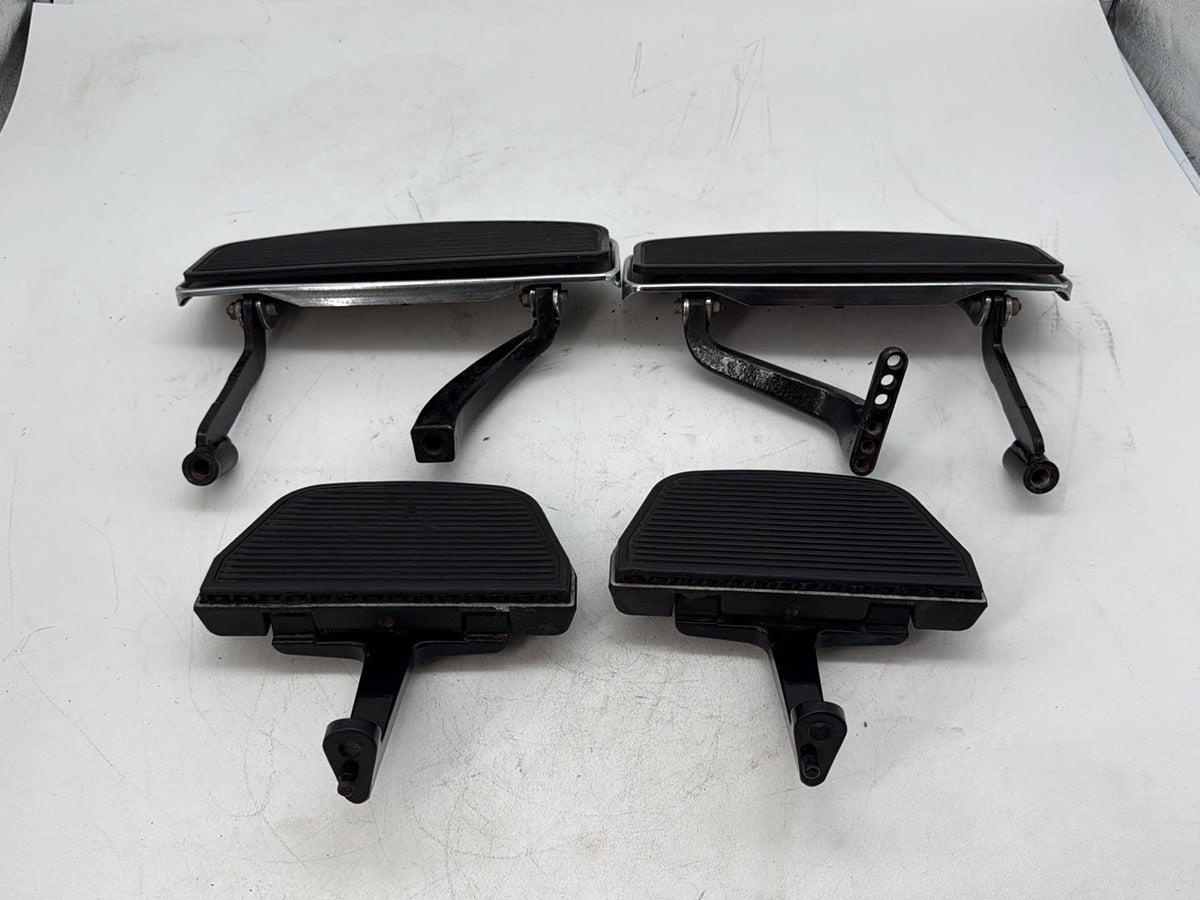 2006 Harley FLHTCI Electra Glide Classic OEM Driver & Passenger Floorboards