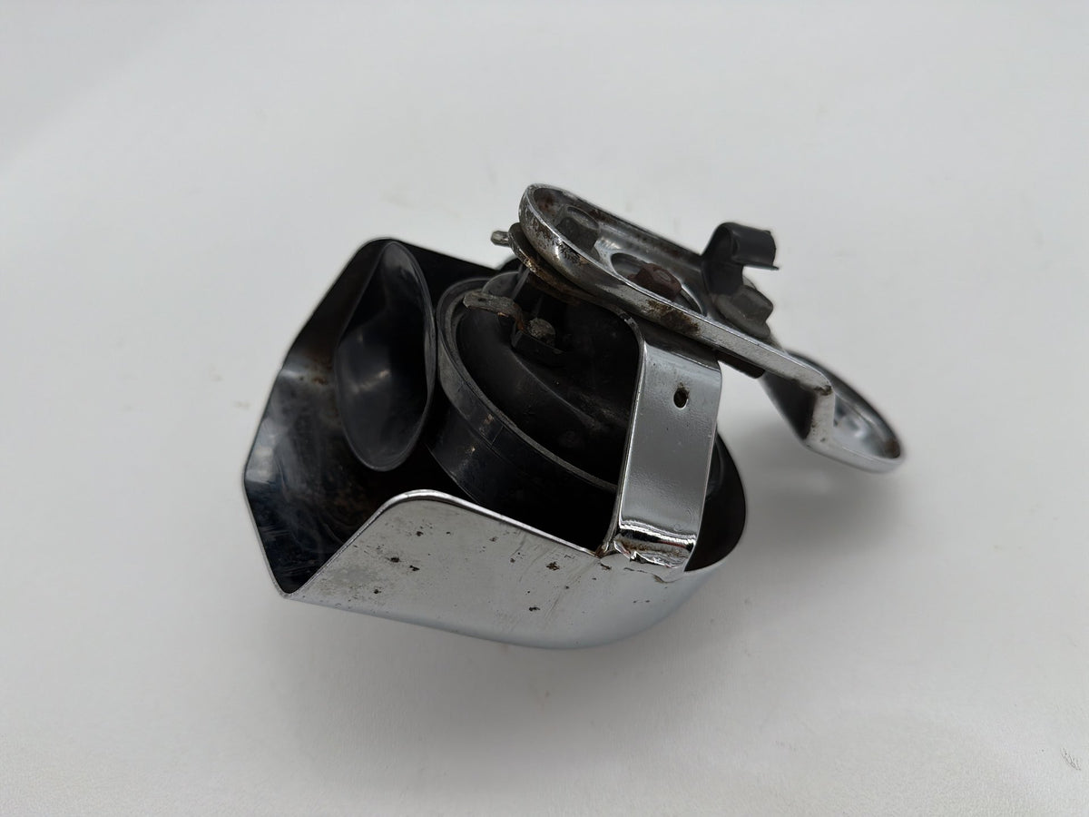 2006 Harley Electra Glide Touring Classic OEM Horn Signal Klaxon Chrome Cover