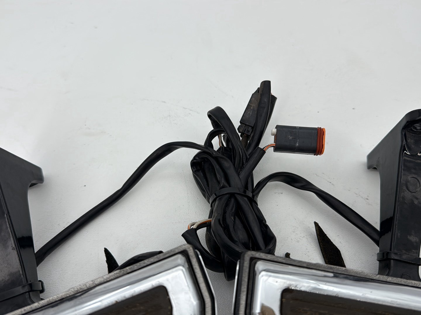 2011 Harley Road King Touring FLHRC Classic OEM Left & Right Passenger Floorboard Foot Rest