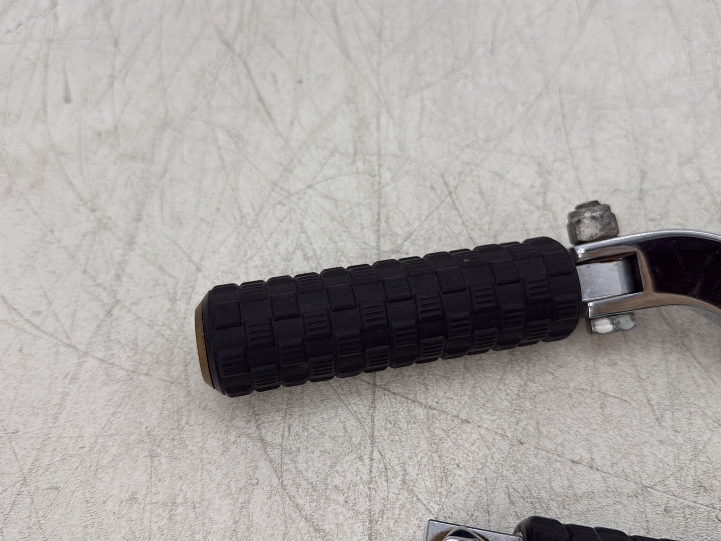 2004 Harley Dyna Super Glide FXDI OEM Passenger Left & Right Foot Pegs