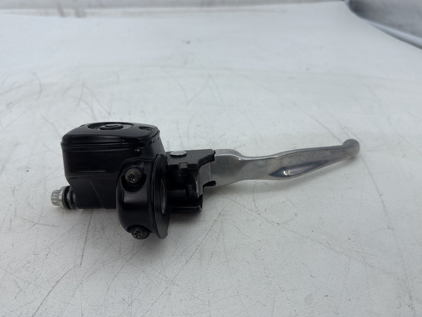 2005 Harley Heritage Softail Classic OEM Front Right Brake Lever Master Cylinder