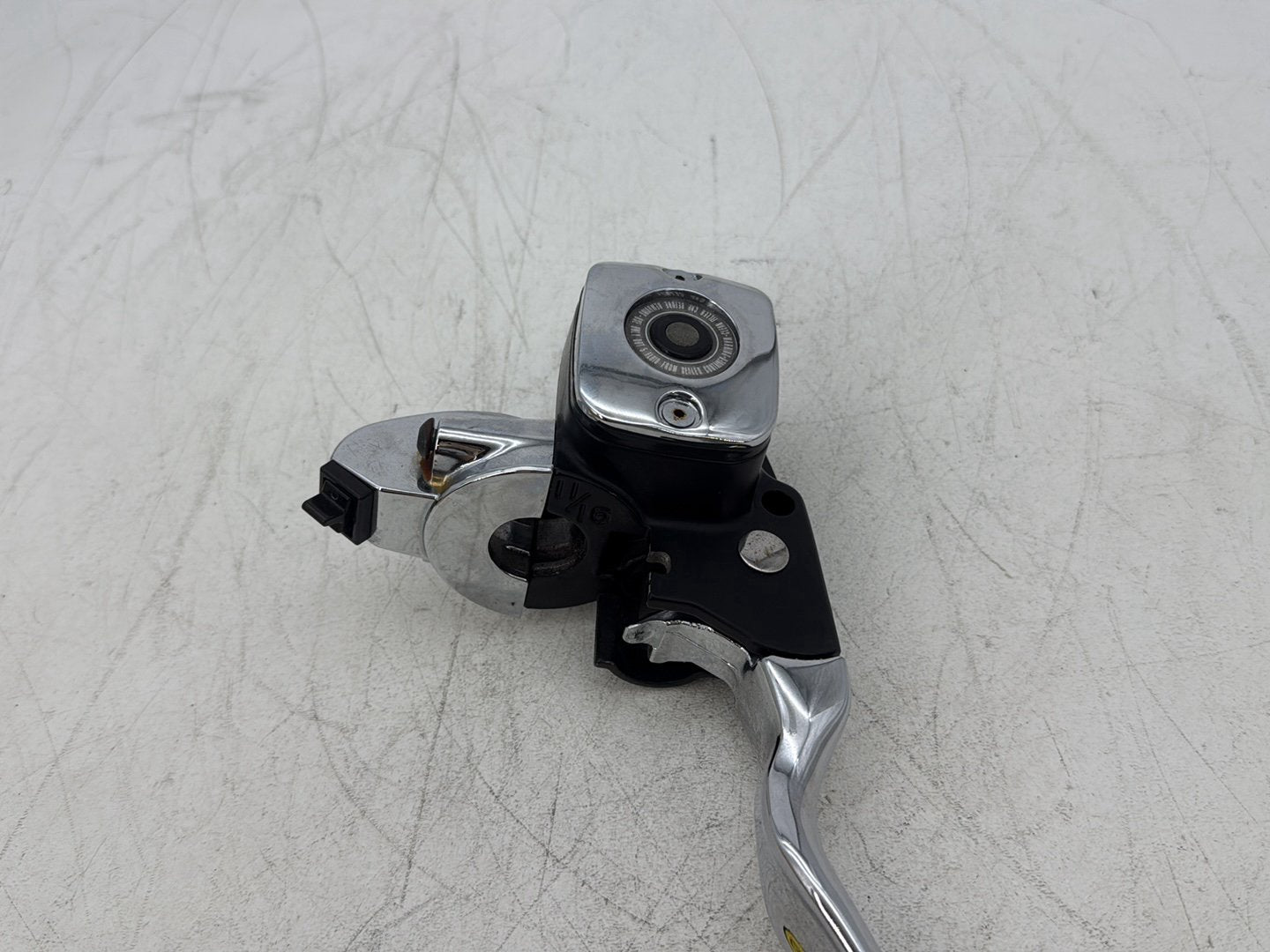 2000 Harley Touring Electra Glide Ultra Front Right Brake Lever Master Cylinder