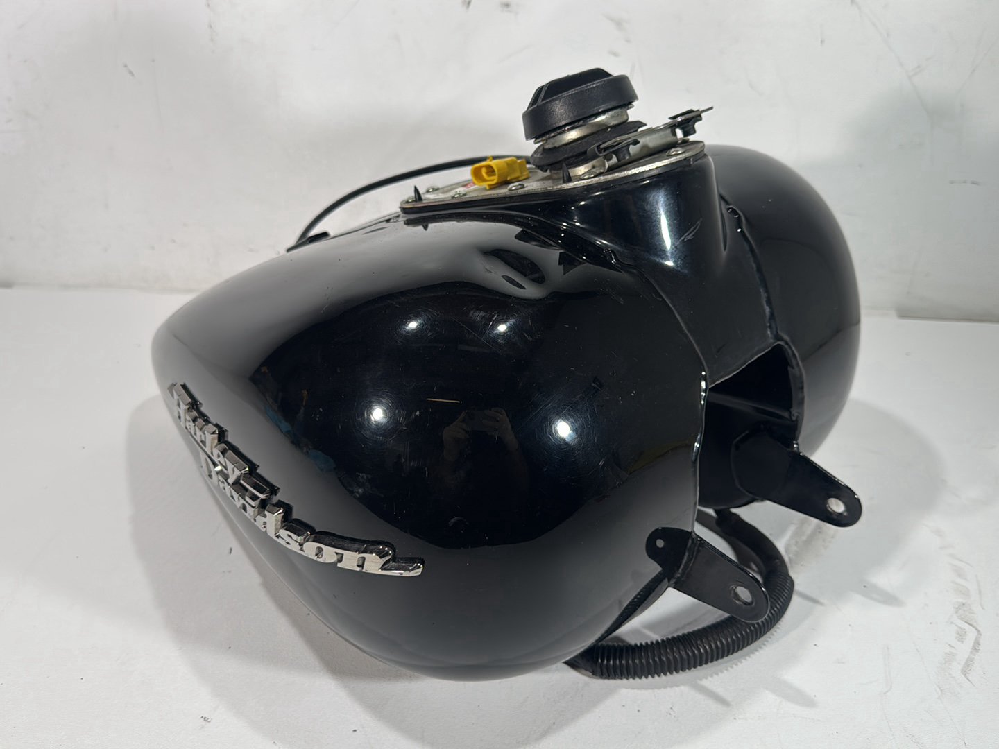 2007 Harley Street Glide Touring FLHX OEM Fuel Gas Tank Gasoline Reservoir