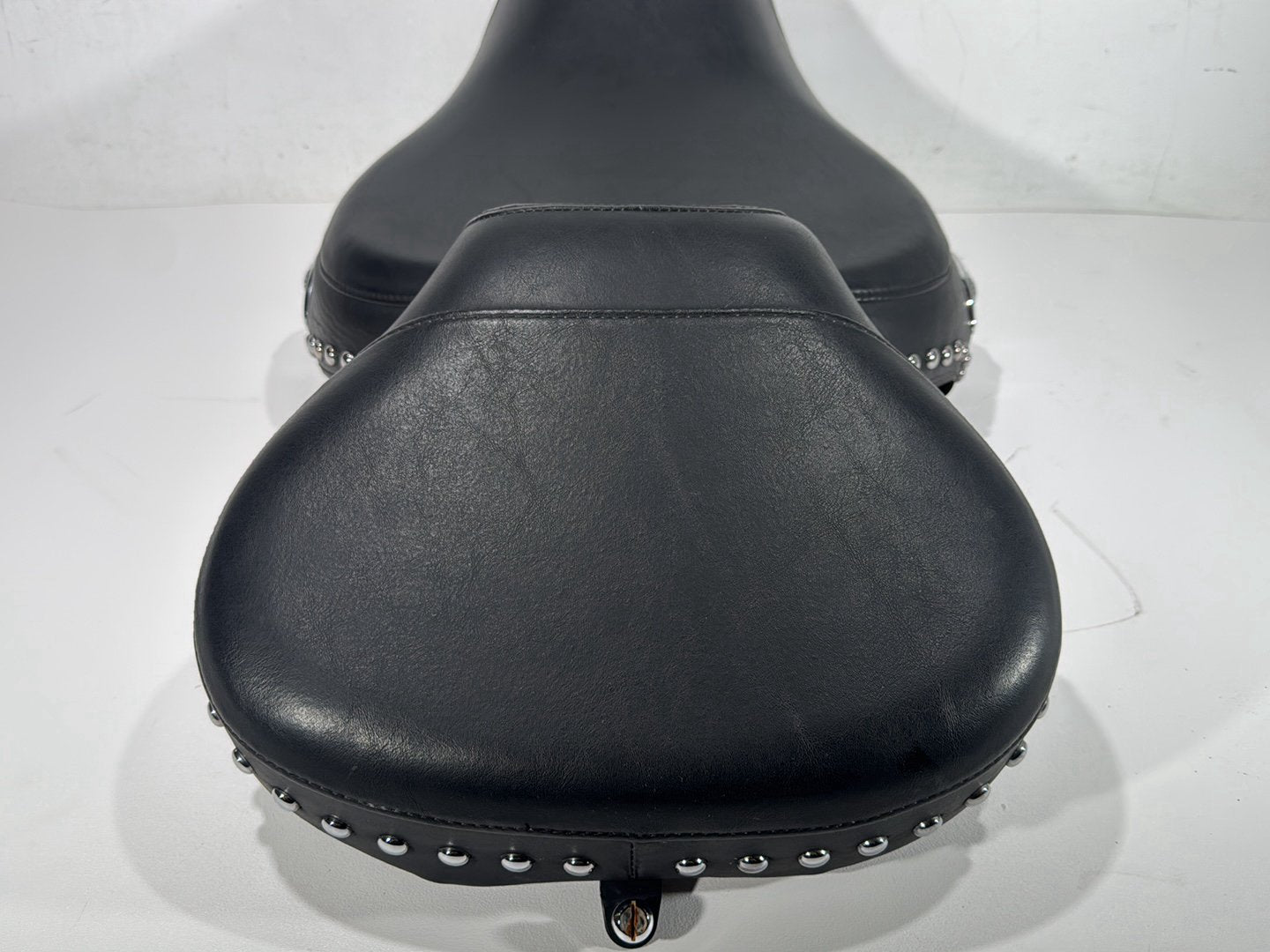 2004 Harley Softail FLSTC Heritage Classic OEM Passenger Rider Driver Seat Saddle