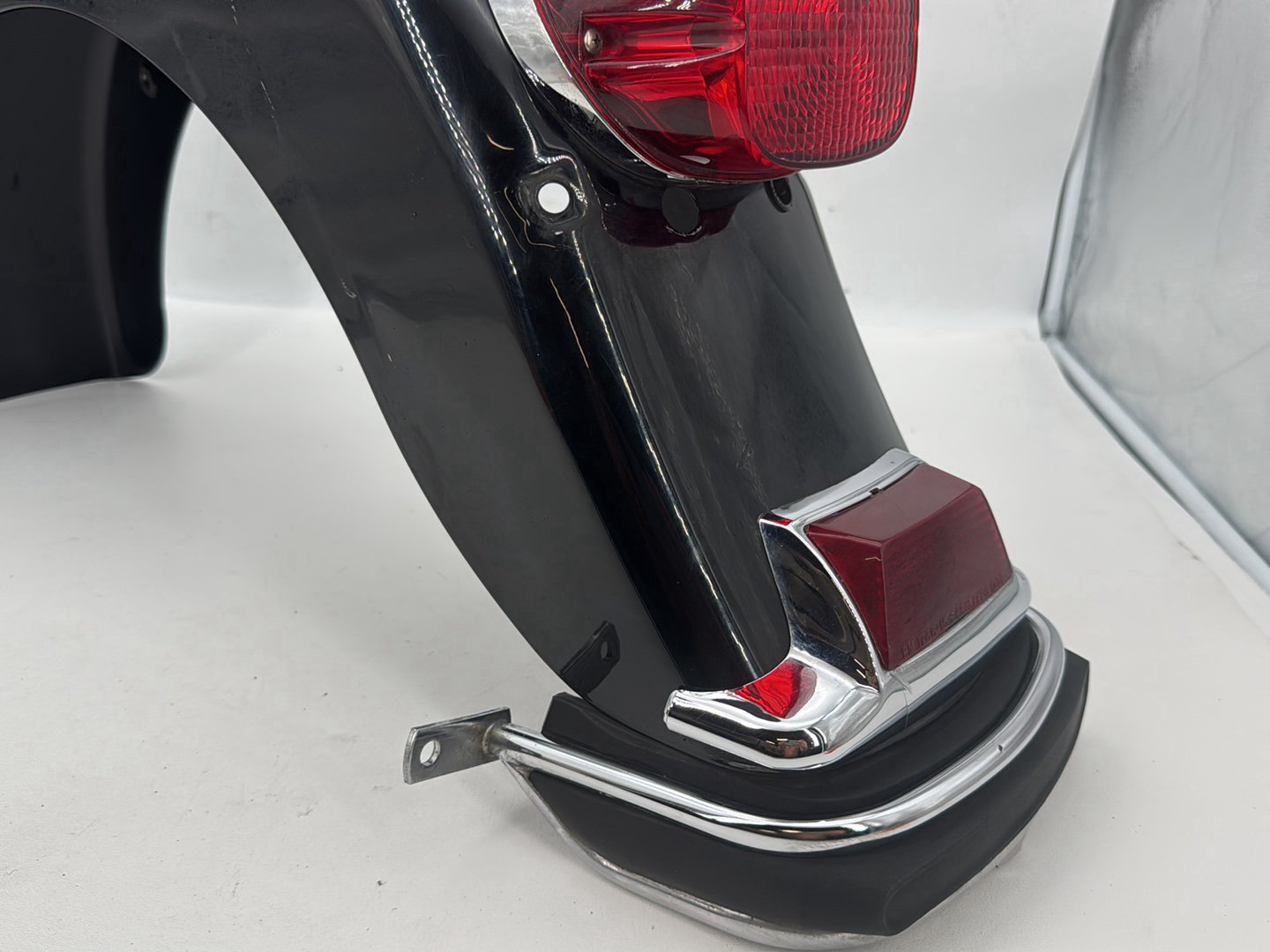1999 - 2006 Harley-Davidson Touring Electra Glide Classic Rear Wheel Fender Taillight Brake Lamp 59579-01B