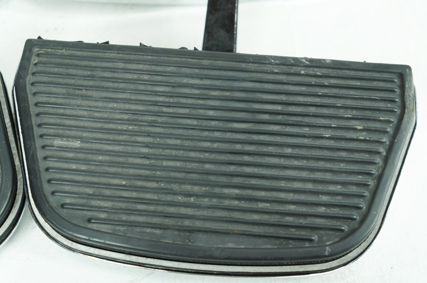 2007 - 2012 Harley-Davidson Touring Electra Glide Left Right Driver & Pass Floorboard Foot Rest 50683-04