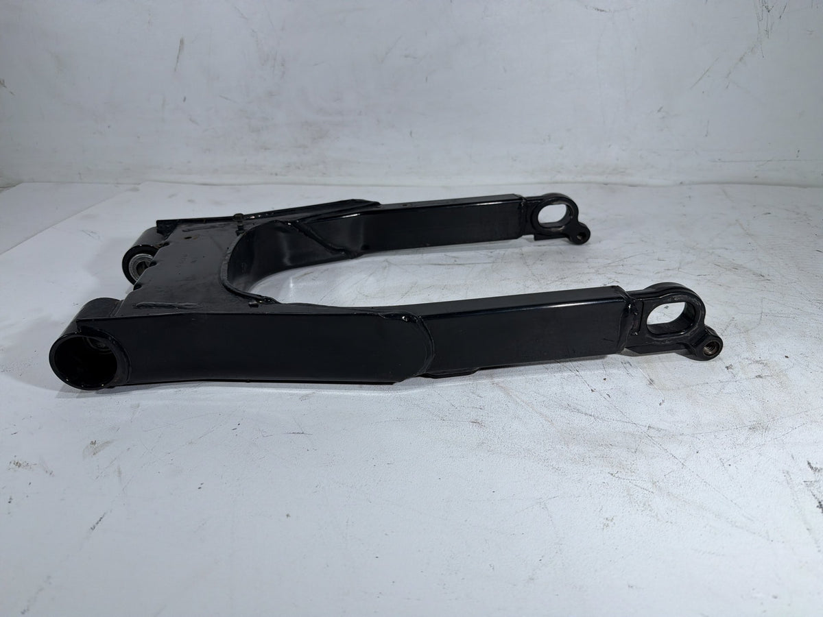 2004 Harley Electra Glide Touring Ultra OEM Rear Fork Swingarm Swing Arm