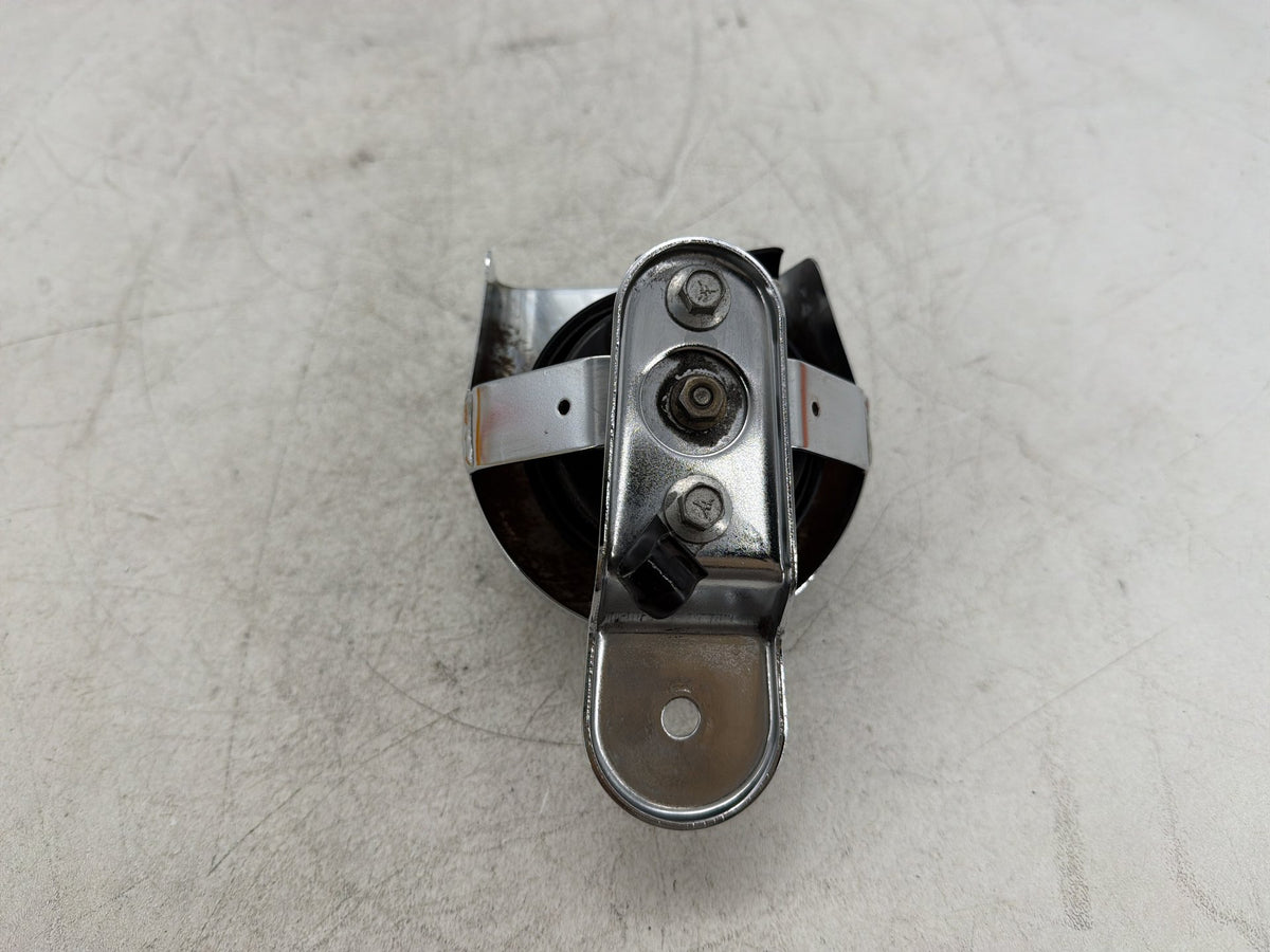 2004 Harley Electra Glide Touring Ultra OEM Horn Signal Klaxon Chrome Cover