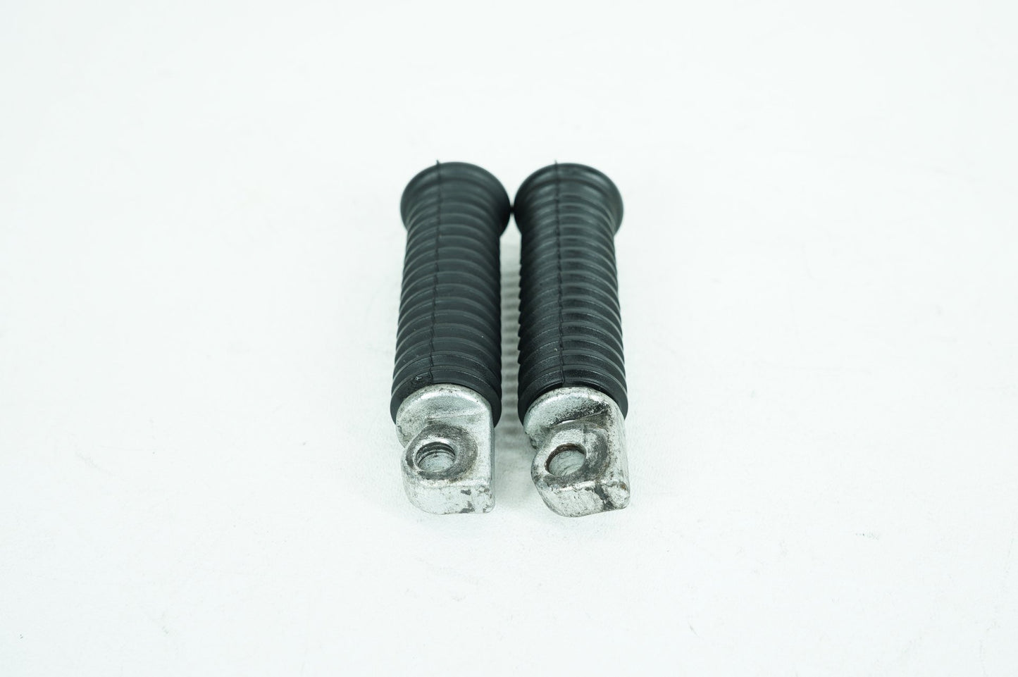 2000 - 2006 Harley-Davidson Softail Fat Boy Passenger Left & Right Foot Pegs 33048-72