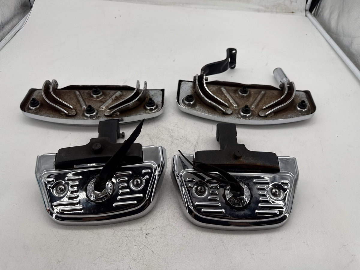 97 Harley Heritage Softail Classic Left Right Driver & Pass Floorboard Foot Rest