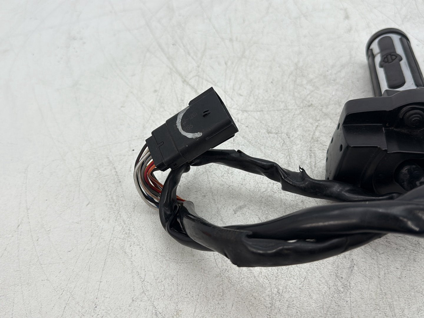 2013 Harley Electra Glide Touring Ultra FLHTCUI OEM Right Engine Start Kill Switches Controls
