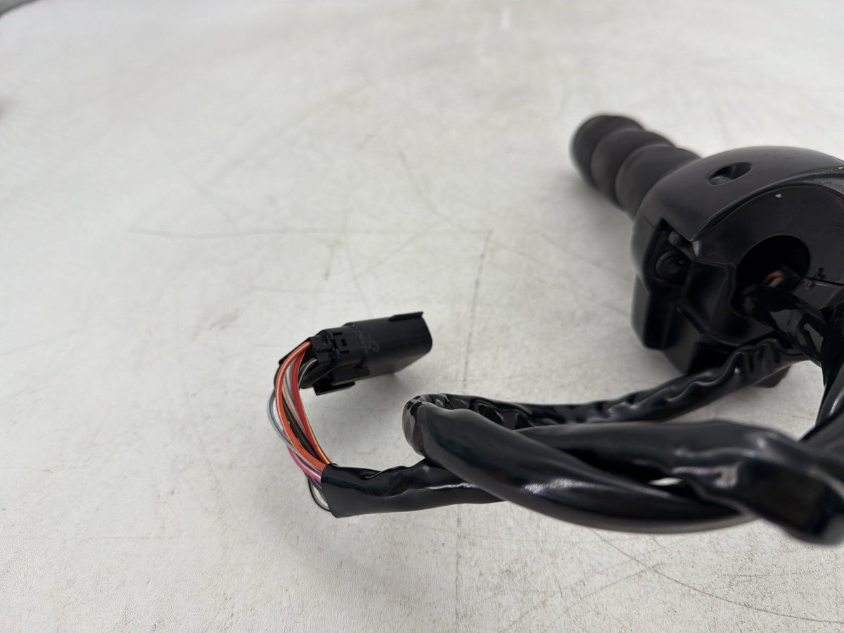 2013 Harley Electra Glide Touring OEM Right Engine Start Kill Switches Controls