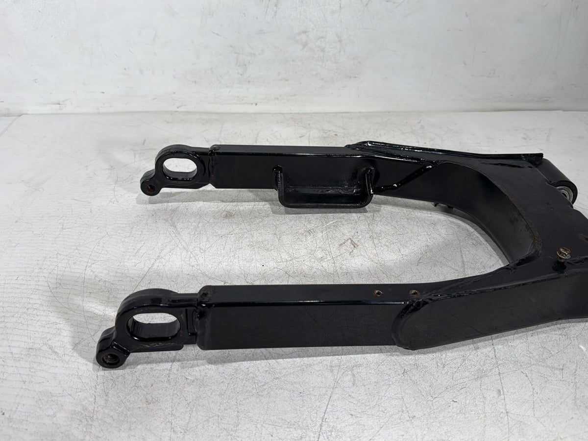 2006 Harley Electra Glide Touring Ultra FLHTCUI OEM Rear Fork Swingarm Swing Arm