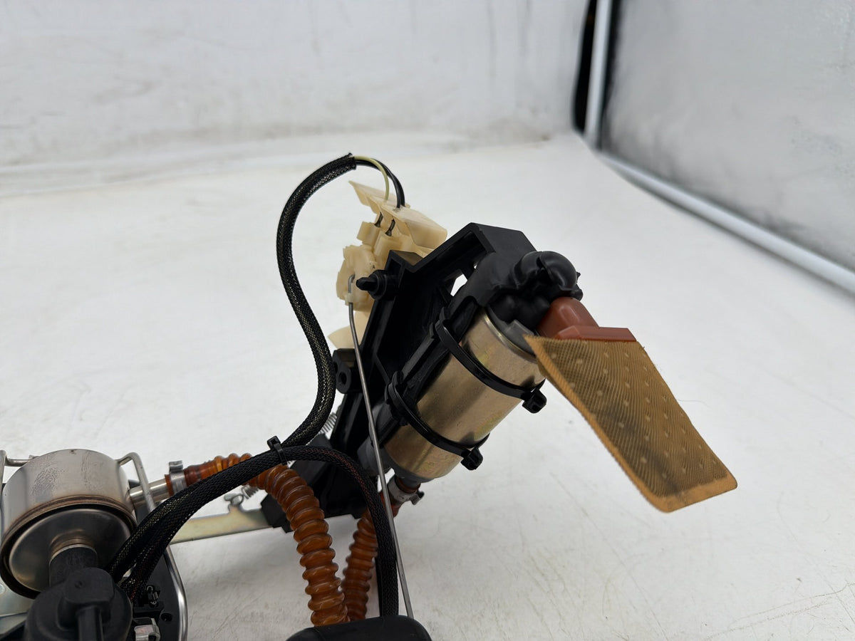 2006 Harley Softail Deuce FXSTDI OEM Fuel Pump Gas Gasoline Petrol Sending CARB
