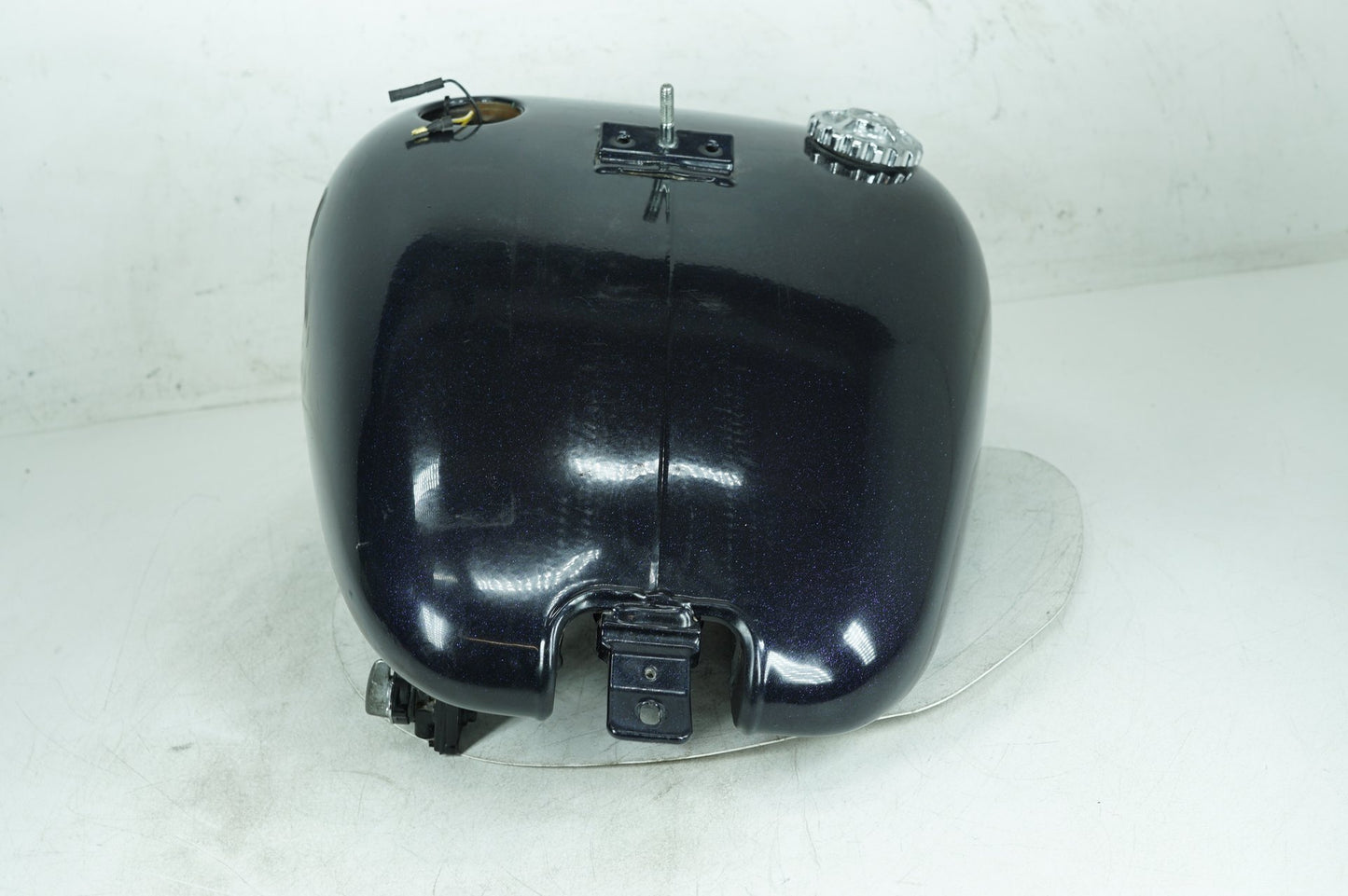 1999 - 2006 Harley-Davidson Softail Fat Boy Fuel Gas Tank Gasoline Reservoir  	62180-00D