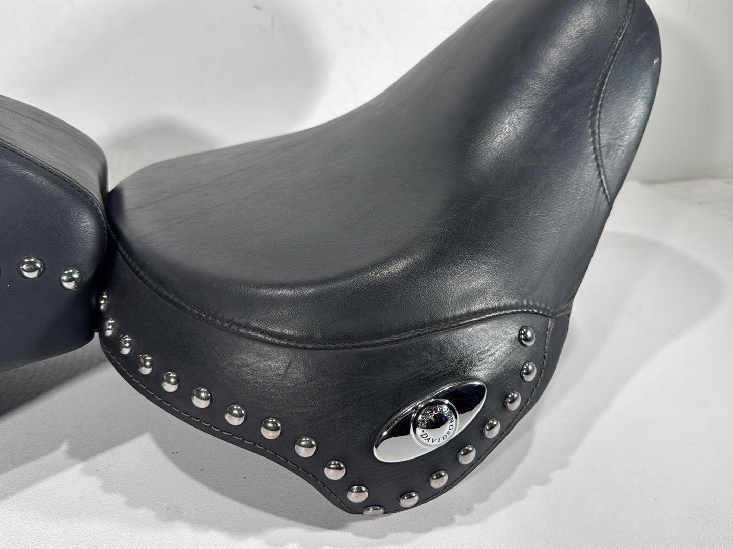 2004 Harley Softail FLSTC Heritage Classic OEM Passenger Rider Driver Seat Saddle