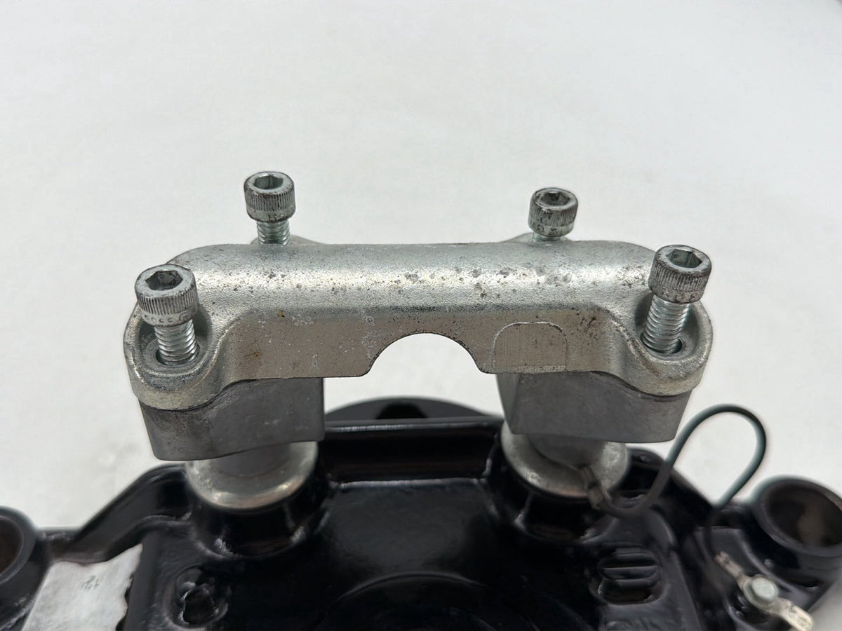 2010 Harley Street Glide Touring FLHX OEM Front Fork Upper Triple Tree Bracket