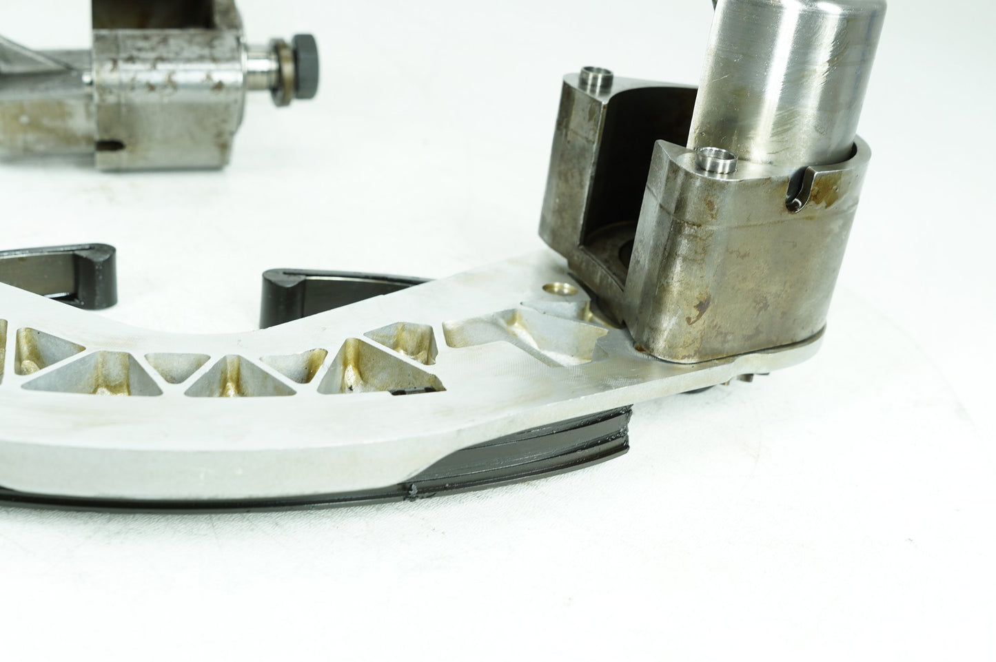 1999 - 2006 Harley-Davidson Softail Heritage Classic Engine Motor Lower Timing Chain Guide 14715-00
