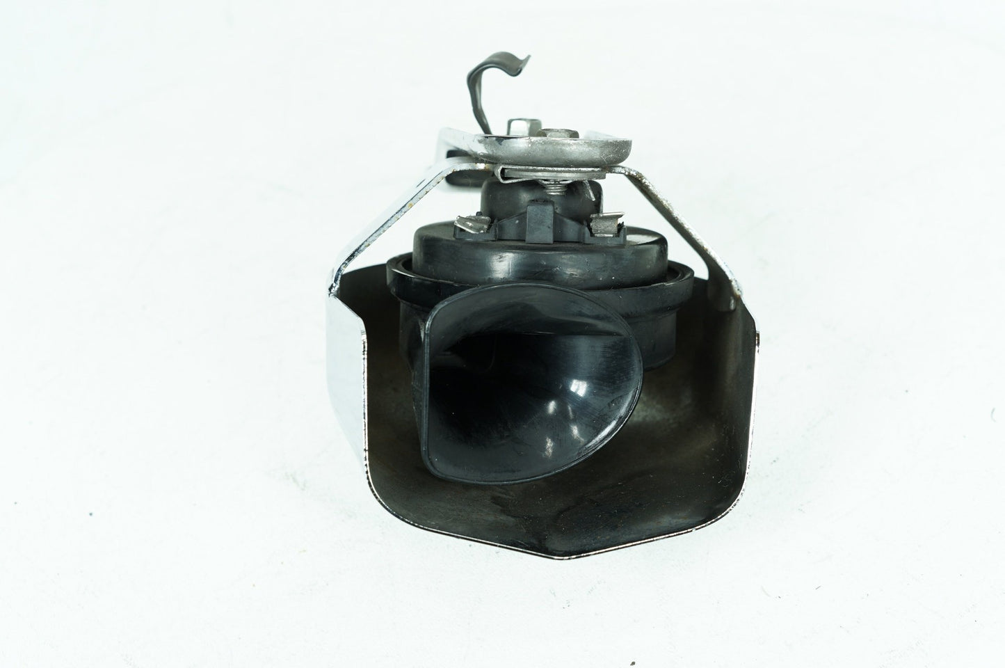 1999 - 2006 Harley-Davidson Touring Electra Glide Ultra Horn Signal Klaxon Chrome Cover 69012-93A