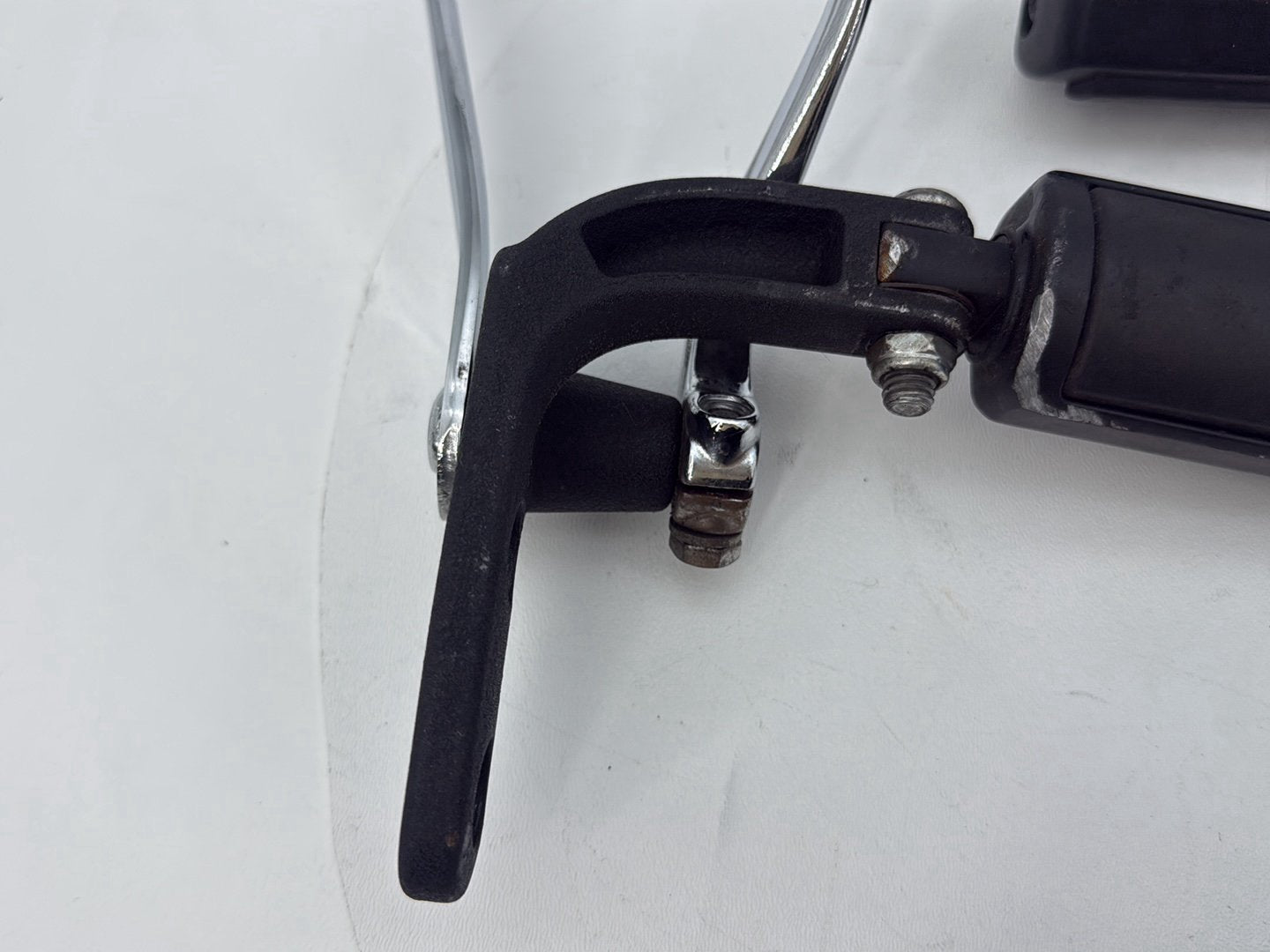 2007 - 2017 Harley-Davidson Dyna Wide Glide Left Right Foot Brake Control Pegs 33693-03