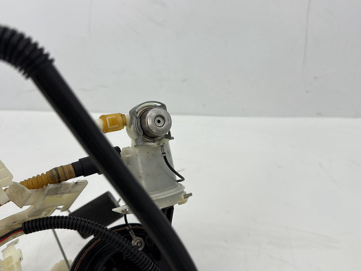 08 Harley Touring Electra Glide Ultra OEM Gas Gasoline Fuel Petrol Pump Sending