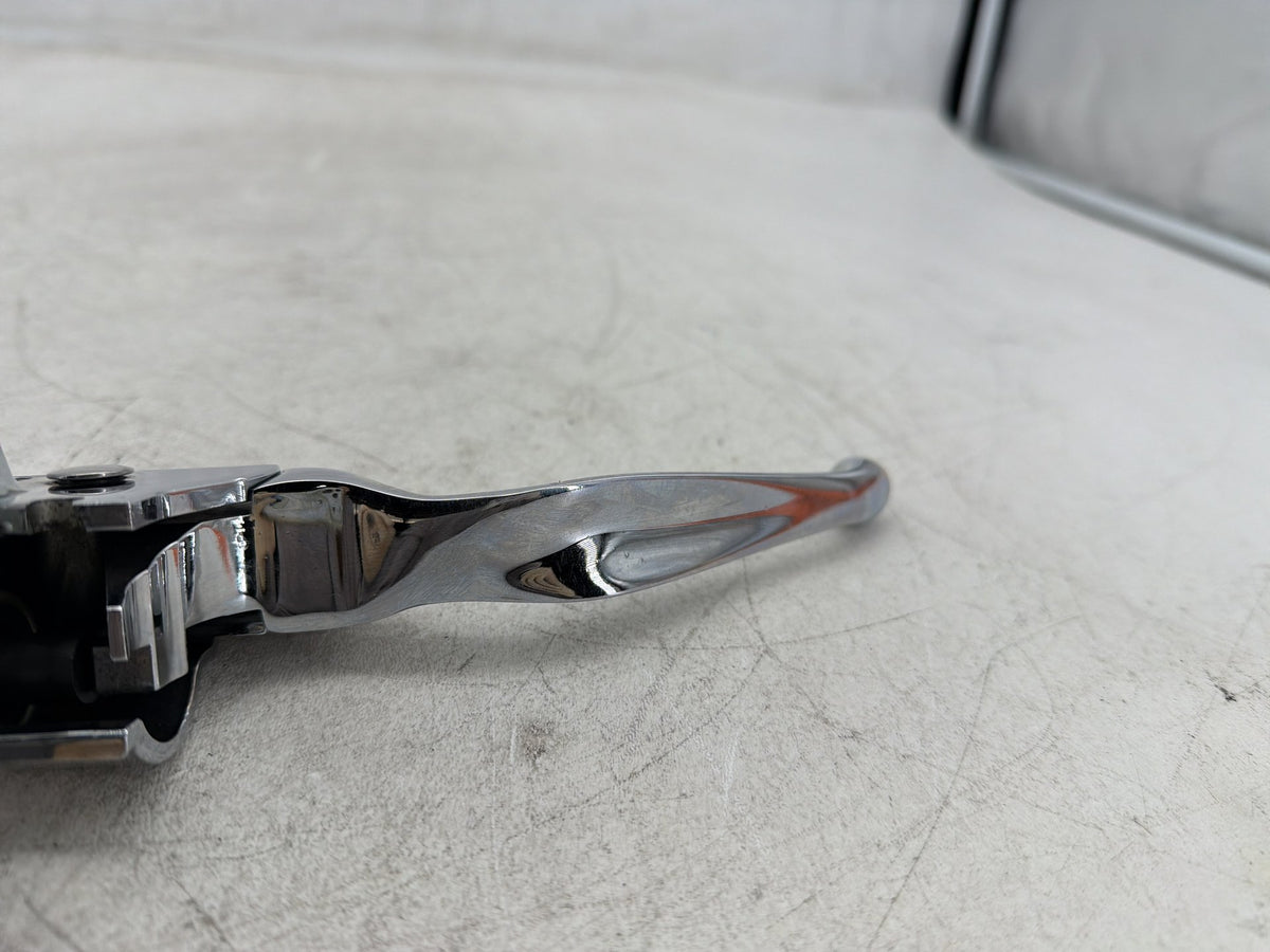 2004 Harley Electra Glide CVO Eagle OEM Front Right Brake Lever Master Cylinder