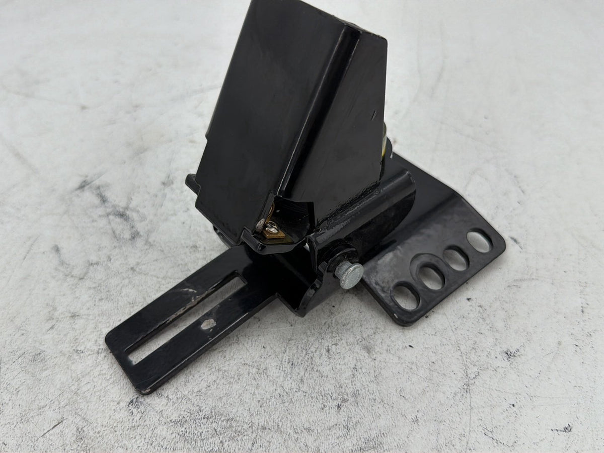 2015 Harley Electra Glide Ultra Low Front Driver Rider Backrest Bracket Mount