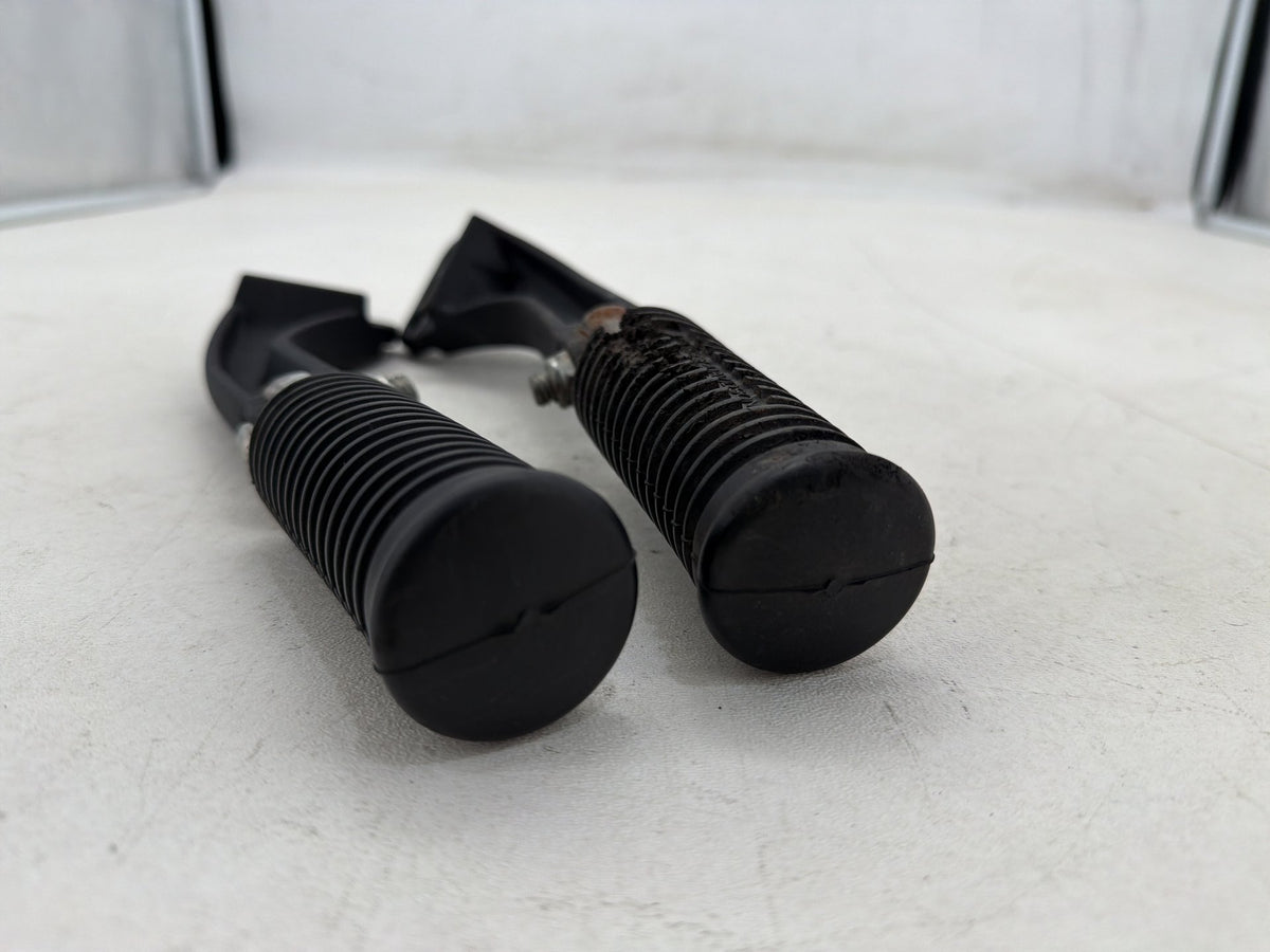 2016 Harley Dyna Fat Bob FXDF 103 OEM Passenger Left & Right Foot Pegs