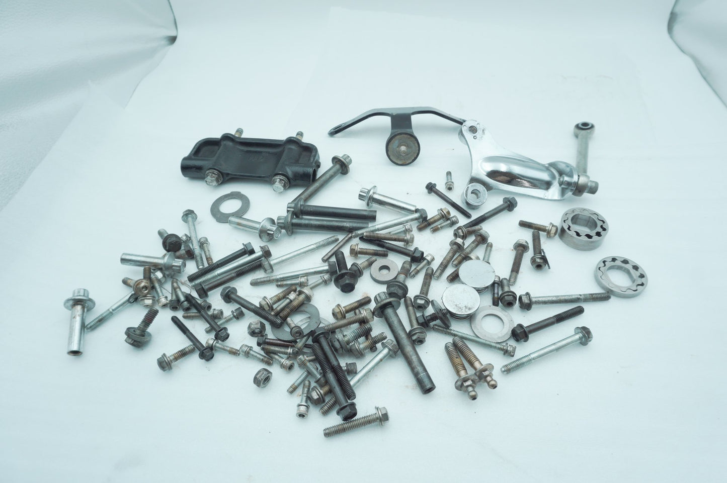 2007 - 2011 Harley-Davidson Touring Electra Glide Engine Motor Hardware Bolts Brackets Bushing 16321-08