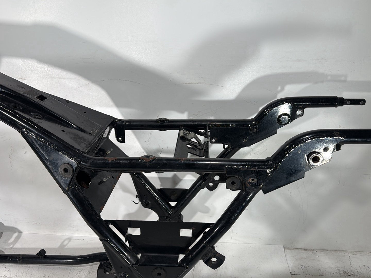 1998 Harley Touring FLHTCUI Electra Glide Ultra OEM Body Main Frame Chassis CLN CLR