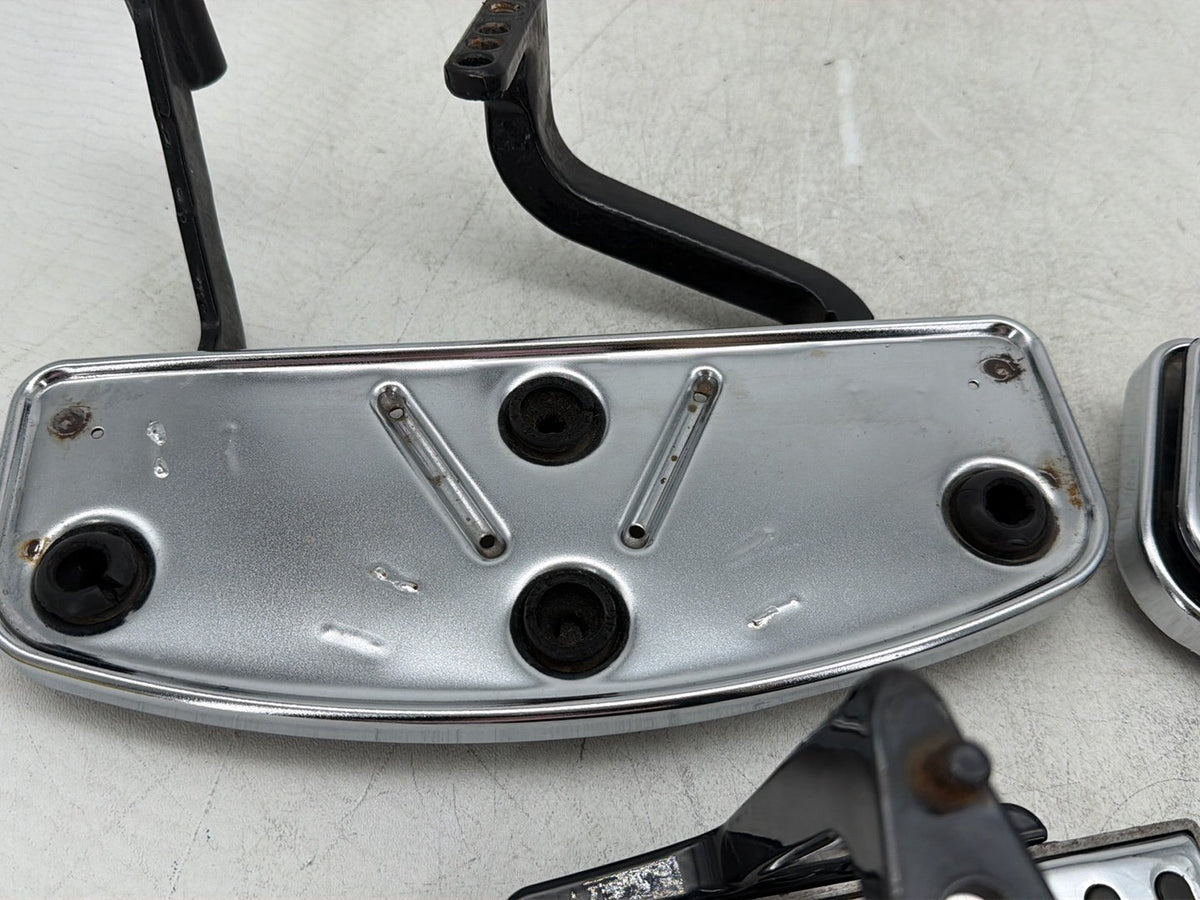 2006 Harley Electra Glide Touring Ultra FLHTCUI OEM Left Right Driver & Pass Floorboard Foot Rest