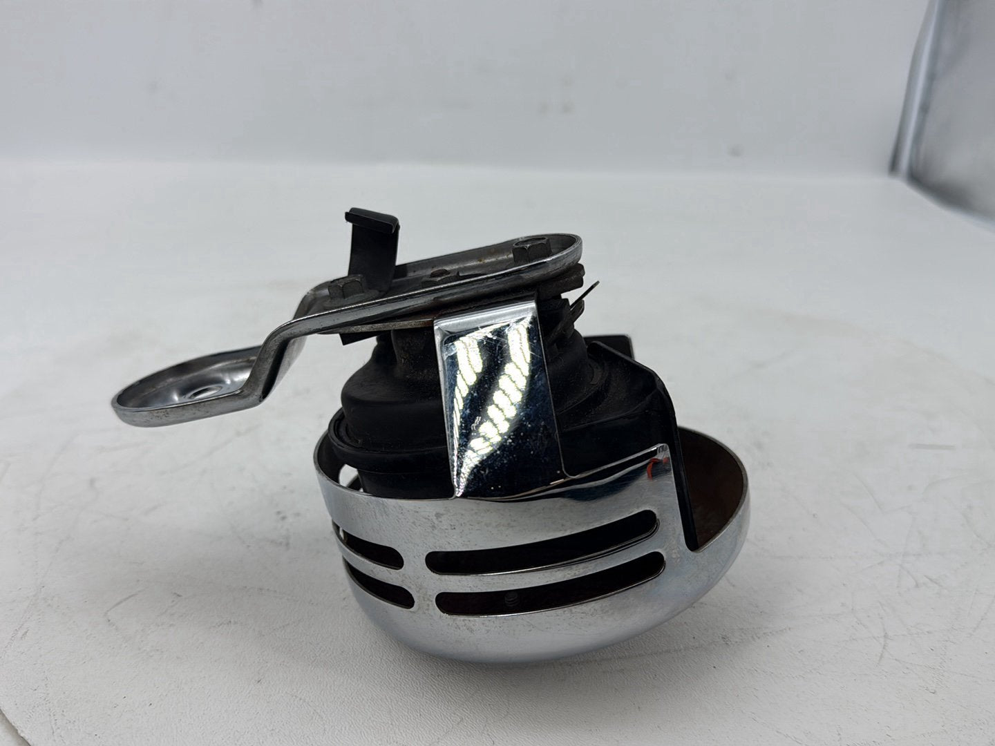 2007 - 2012 Harley-Davidson Dyna Super Glide Horn Signal Klaxon Chrome Cover  	69012-93A