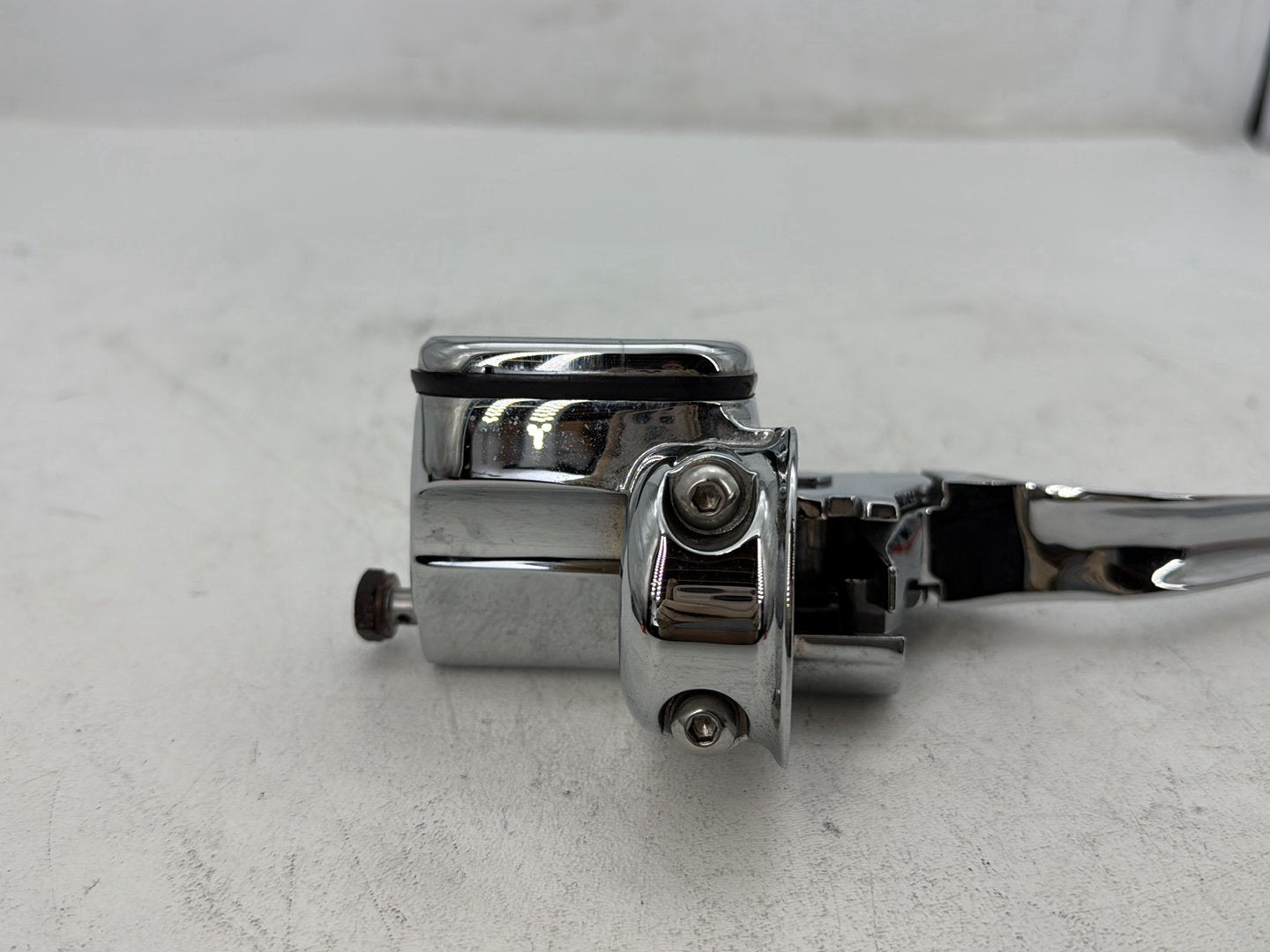 07 Harley Street Glide Touring FLHX OEM Front Right Brake Lever Master Cylinder