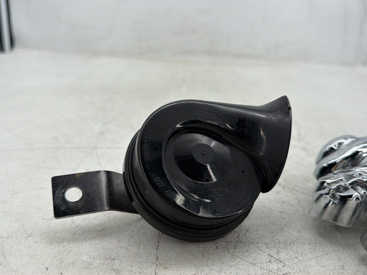 2005 Harley Road King Touring Police Horn Signal Klaxon w/ Chrome Cover SKULL