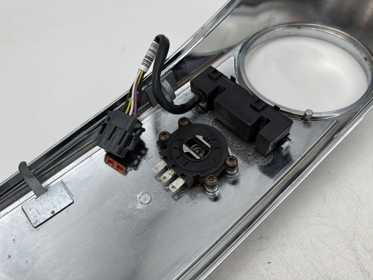 2011 Harley Road King Touring FLHR OEM Fuel Gas Tank Dash Console NOKey