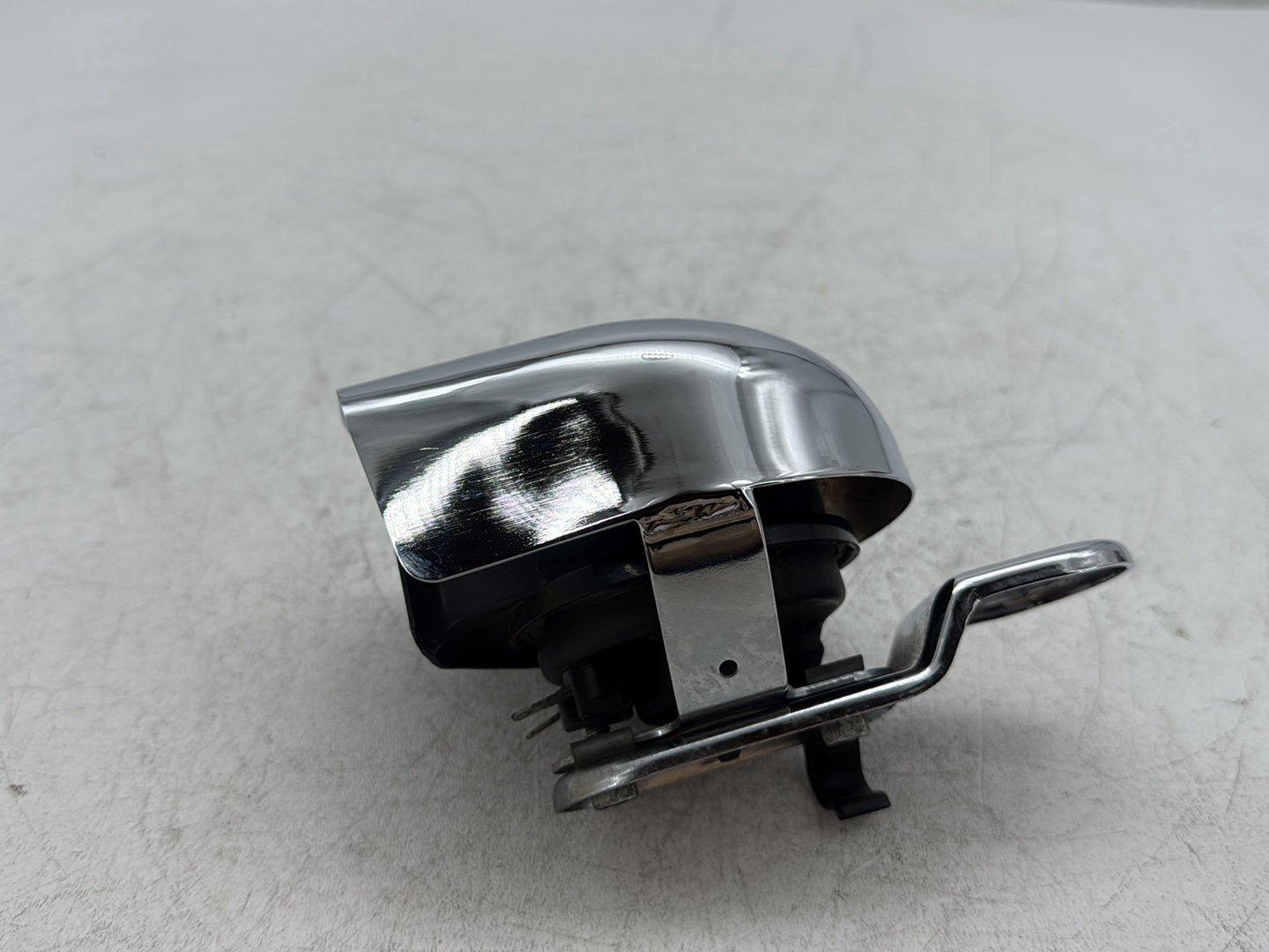 2010 Harley Road King Touring Classic OEM Horn Signal Klaxon Chrome Cover