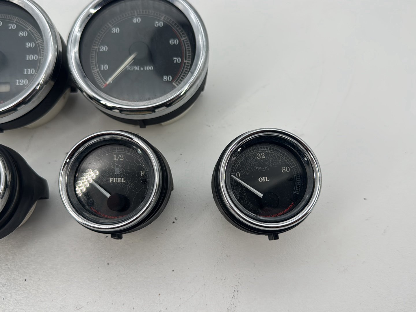 1999 - 2006 Harley-Davidson Touring Electra Glide Classic Air Oil Volt Fuel Tacho Speedo Gauges  	67349-00