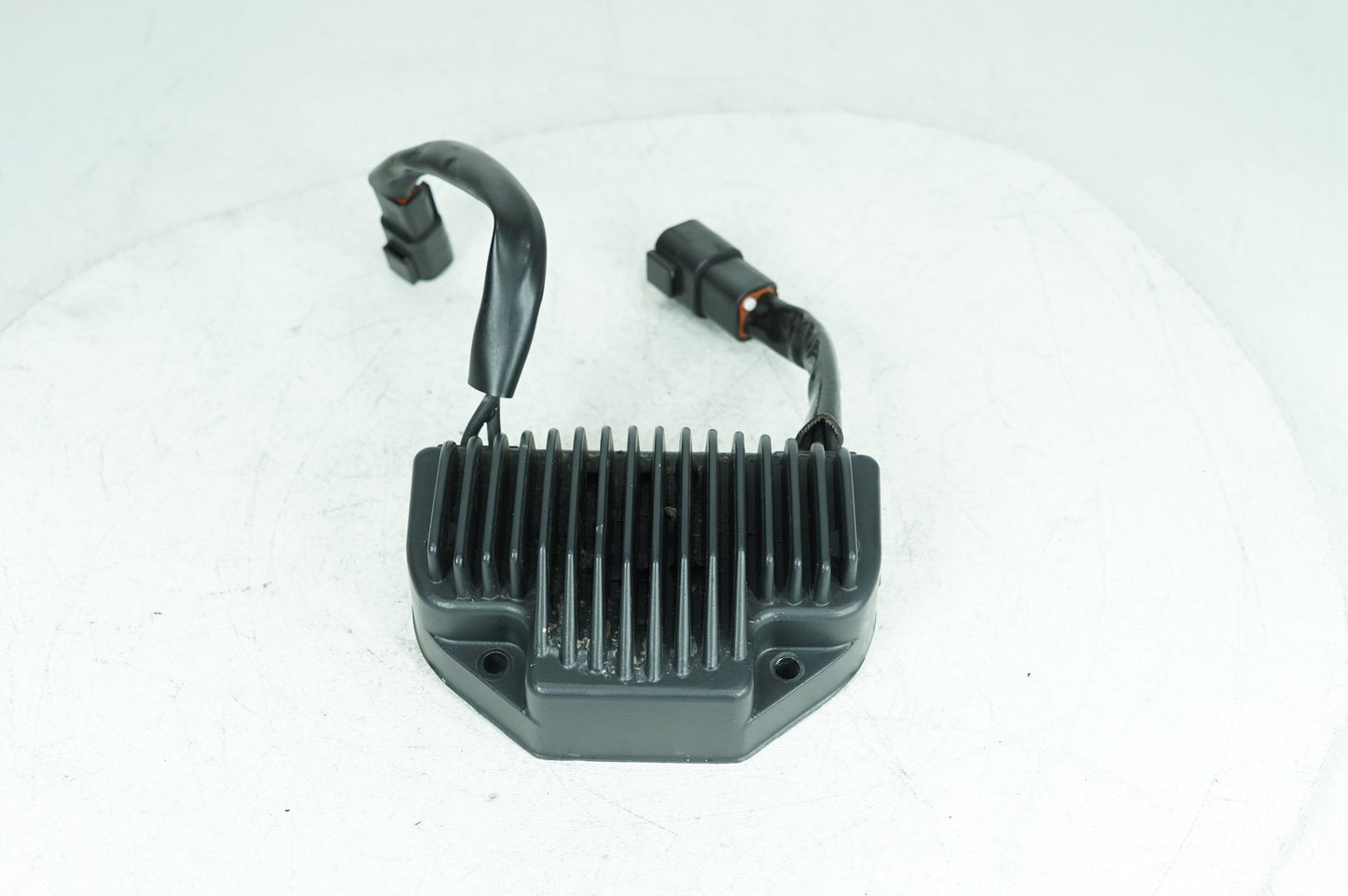 1999 - 2006 Harley-Davidson Dyna Super Glide Voltage Regulator Rectifier   	74631-06