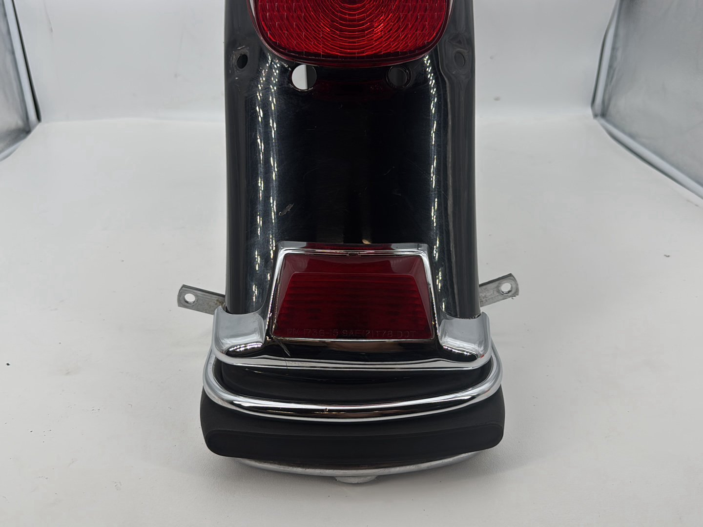 1999 - 2006 Harley-Davidson Touring Electra Glide Classic Rear Wheel Fender Taillight Brake Lamp 59579-01B