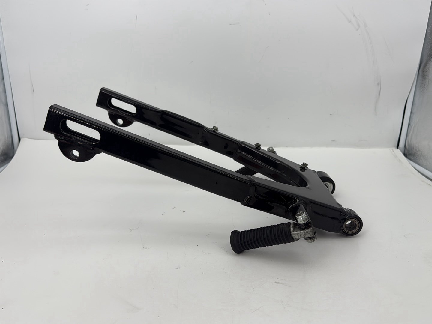 2003 Harley Sportster XL1200C 1200 Custom Anniversary OEM Rear Fork Swingarm Swing Arm